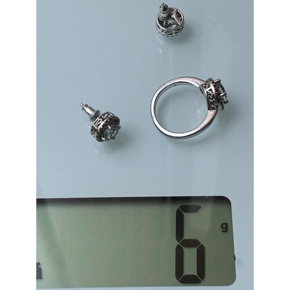N/A aquamarine white